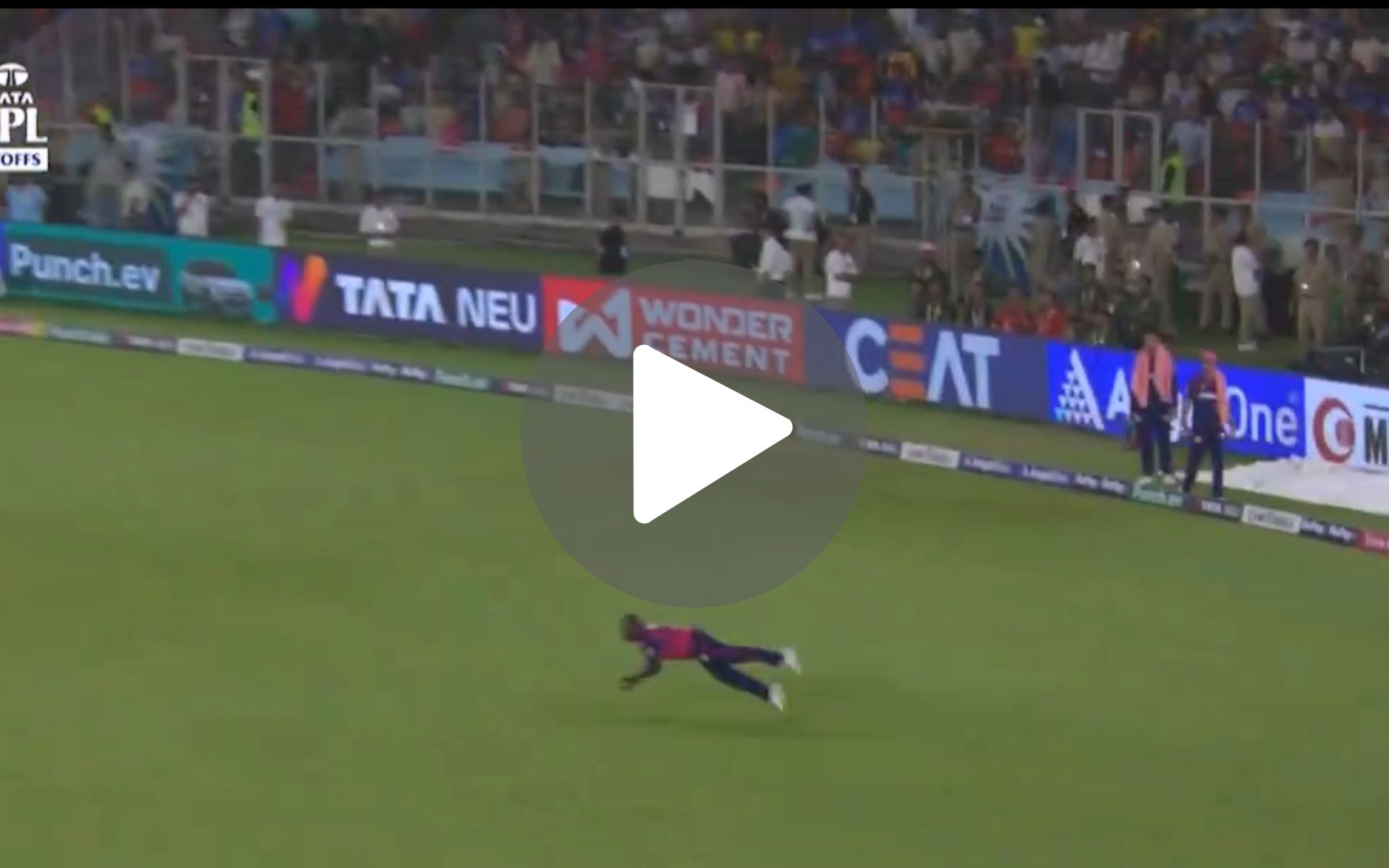 [Watch] Superman In Attendance! Powell Turns Into A Bird As RCB Lose Captain Faf Early In Ahmedabad